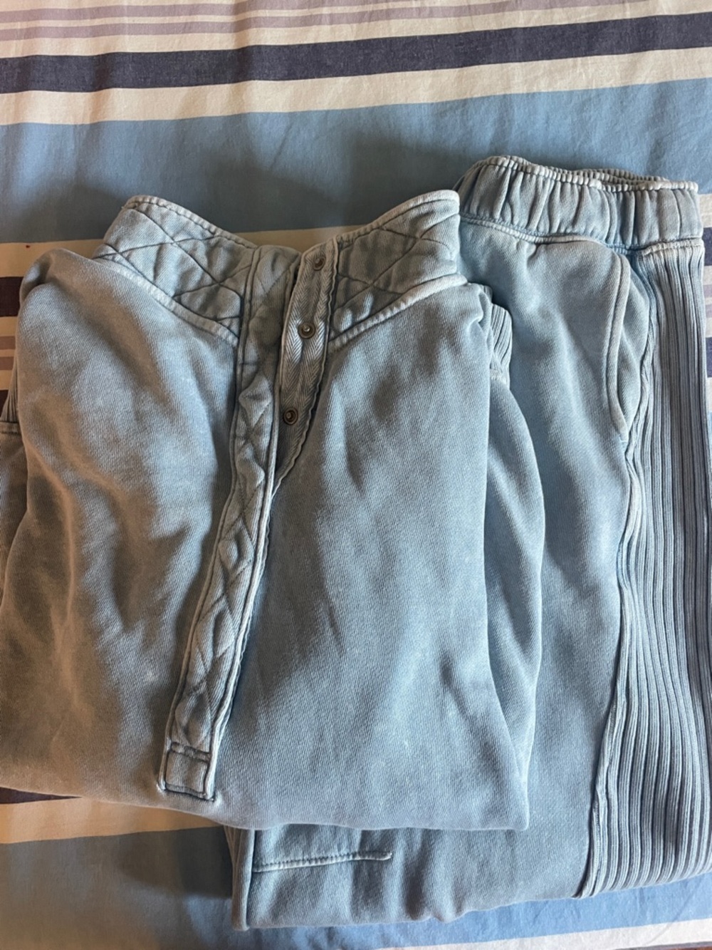 Aerie acid wash blue snap set - barrel sweats and top